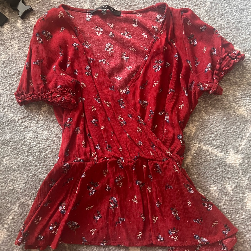 EUC ASH & VIOLET SZ L WRAP TOP REF AND BLUE! From stitchfix!